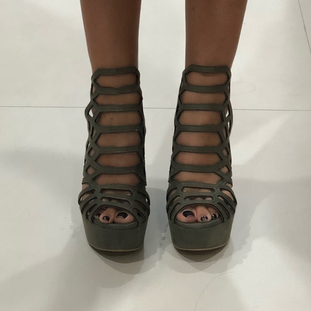OLIVE GREEN SUEDE WEDGES SIZE 7